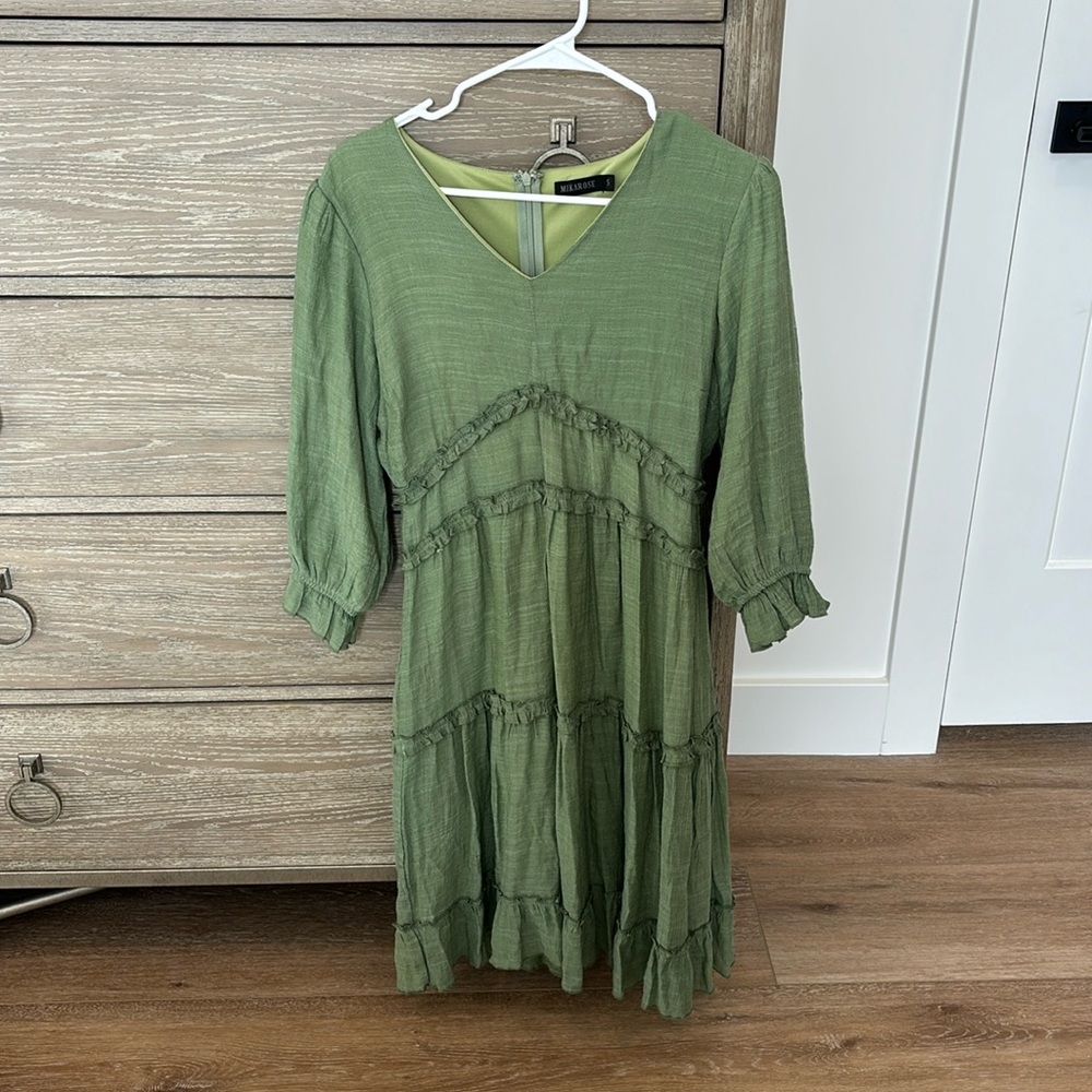 Green dress knee / thigh length